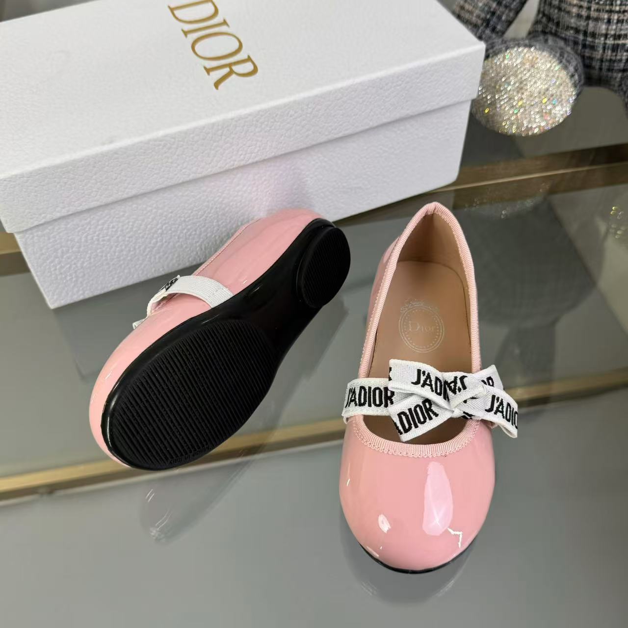 Children's shoes child